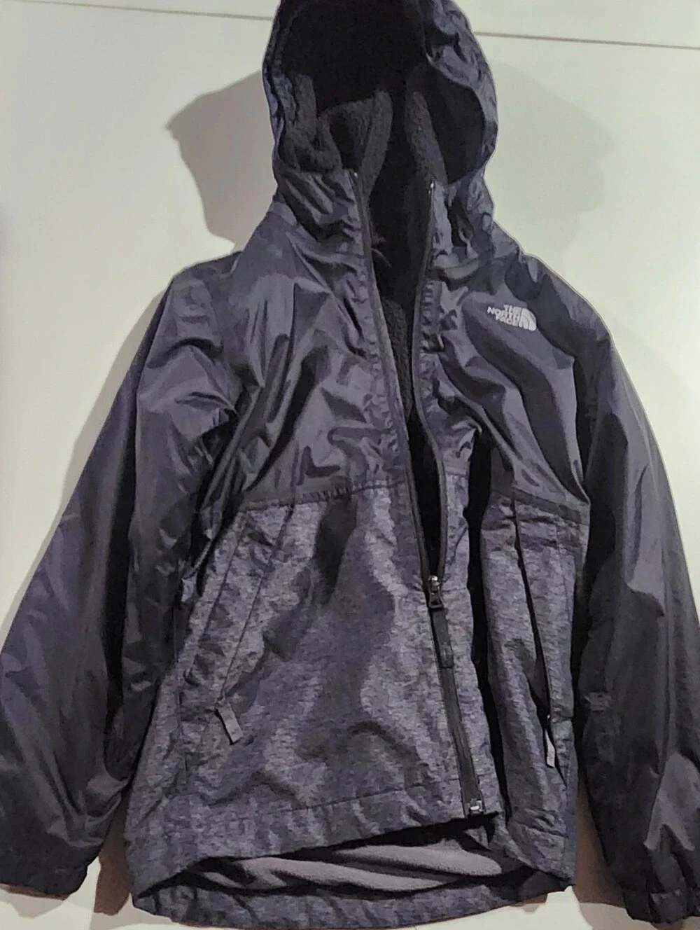 The North Face Two-Tone Hooded Shell Jacket - Gray/Black Boys Size Medium 10/12